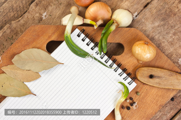 烹飪食譜和香料的筆記本
