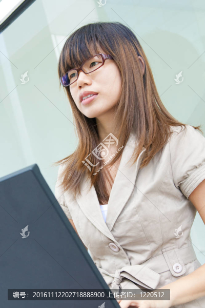 教育/商業(yè)女性