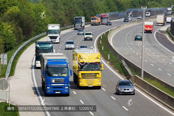 公路與汽車和卡車