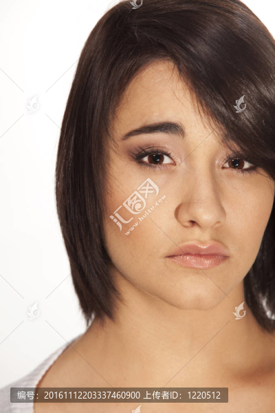 嚴(yán)肅的年輕女人