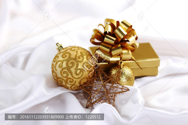 金色圣誕球