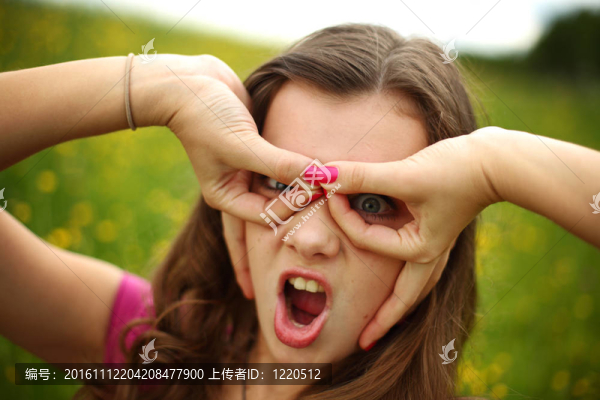 花卉場(chǎng)上的女人