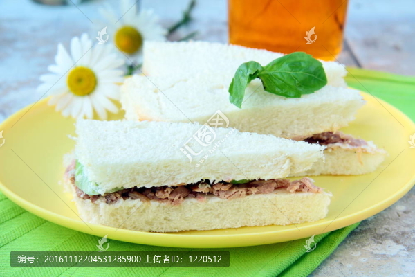白面包三明治