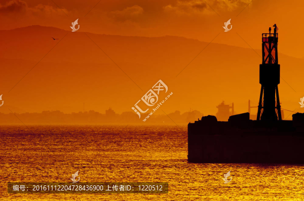 金色的夕陽直布羅陀港