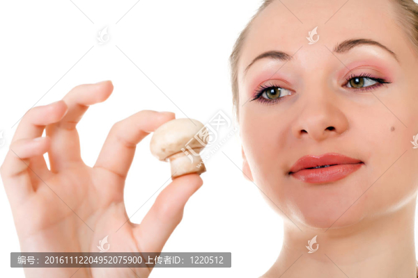 一個蘑菇人女模特