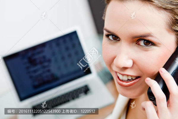 辦公室里的商業(yè)女人