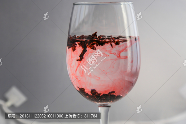 玻璃杯與紅茶
