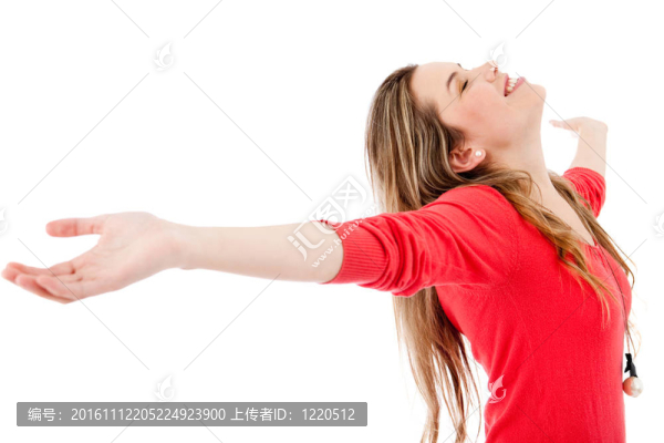 張開雙臂的女人