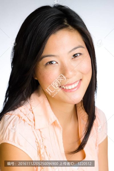 年輕的亞洲女性