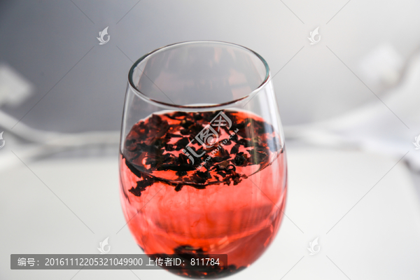 玻璃杯與紅茶