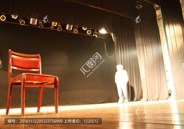 空劇院舞臺(tái)上的椅子