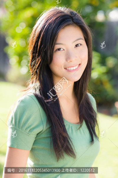 年輕的亞洲女性