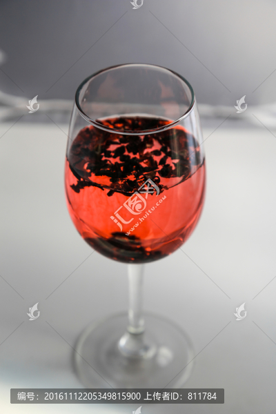 玻璃杯與紅茶