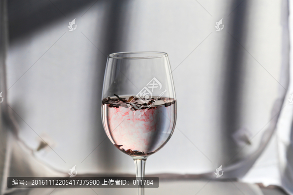 玻璃杯與紅茶