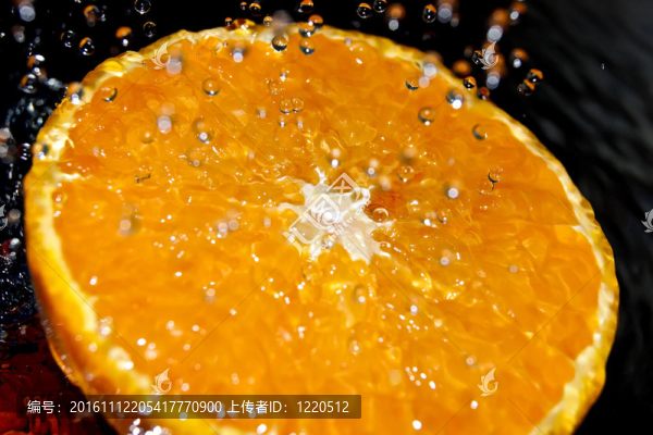 水飛濺的橙色