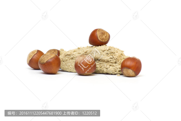 Halvah和榛子。白色背景成分