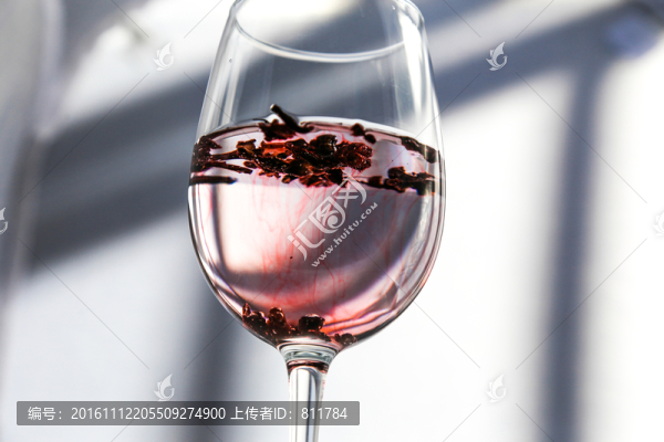 玻璃杯與紅茶
