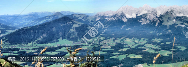 秋天的山全景