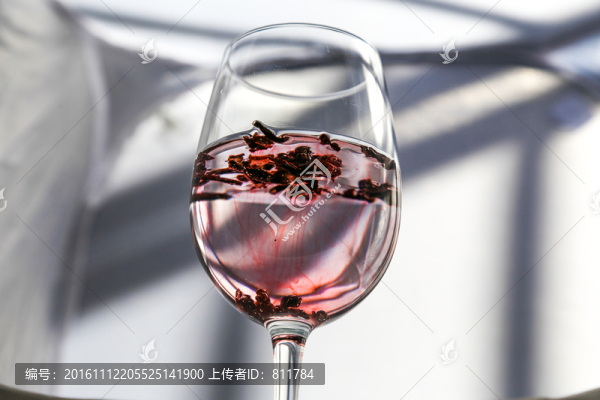 玻璃杯與紅茶
