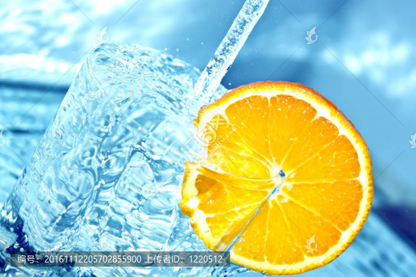 水中的橙色