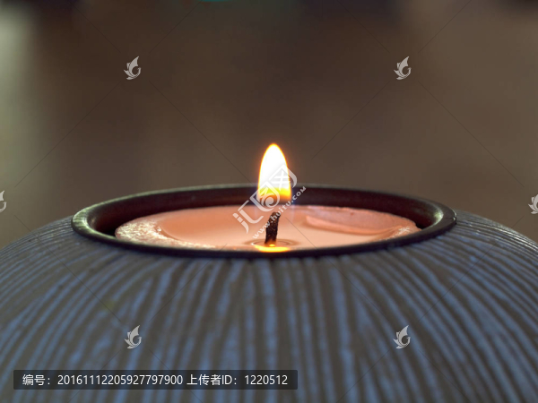 一支蠟燭的火焰