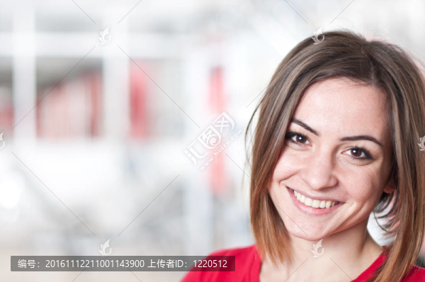 年輕女性；肖像