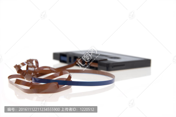 隔離舊的破碎的緊湊型盒