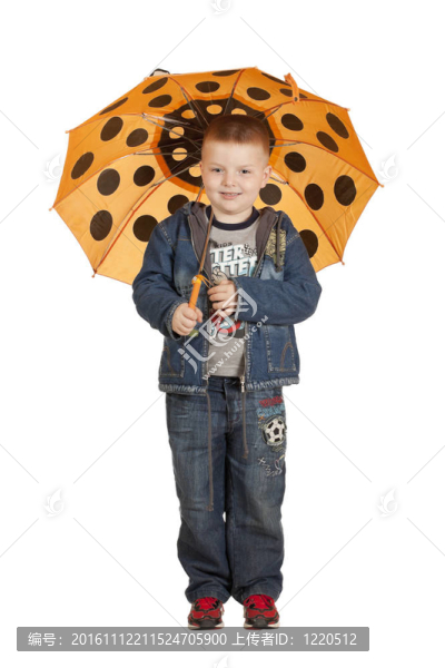 帶雨傘的小男孩