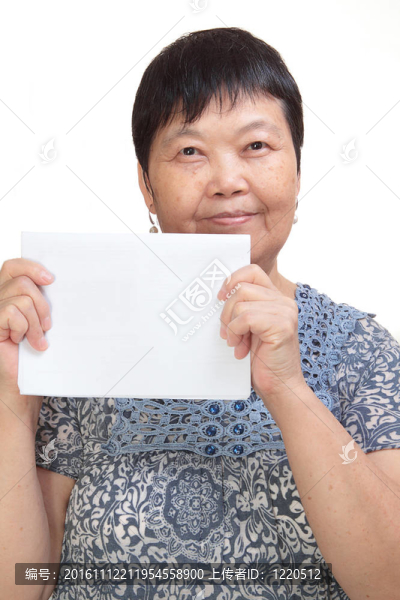 亞洲女人持有白色卡片的概念照片