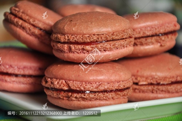 盤子上的馬卡龍