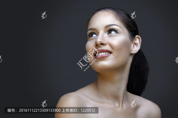 美麗大方的女人
