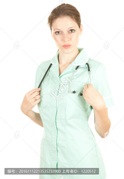 一個(gè)美麗的女性醫(yī)療保健醫(yī)生身穿藍(lán)色制服和聽診器