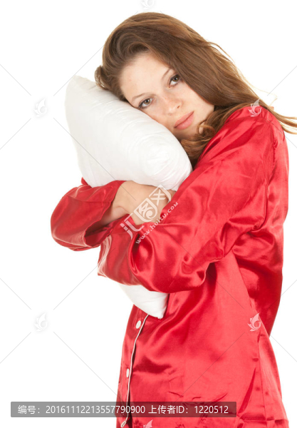 穿白色睡衣褲的年輕女子