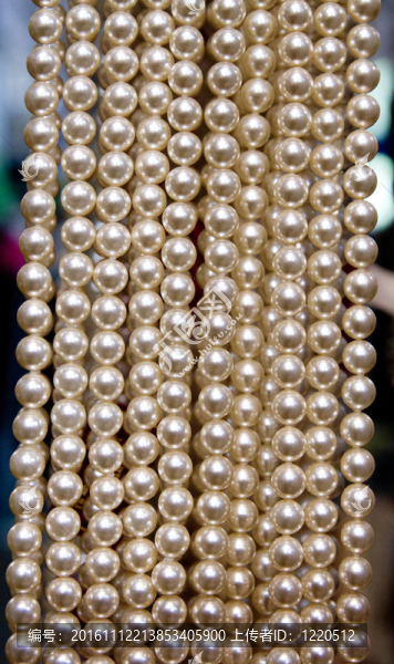 馬略卡島的珍珠項鏈掛在珠寶行