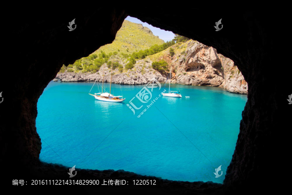 從洞窗觀埃斯科卡sacalobra海灘