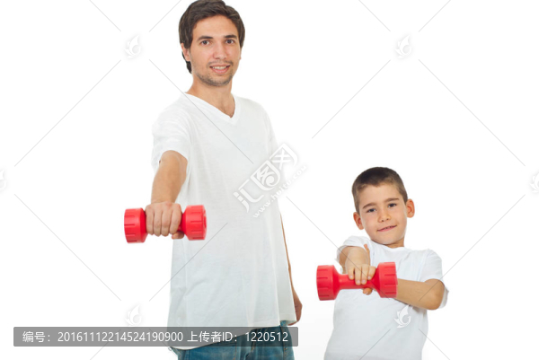 父親和兒子用杠鈴