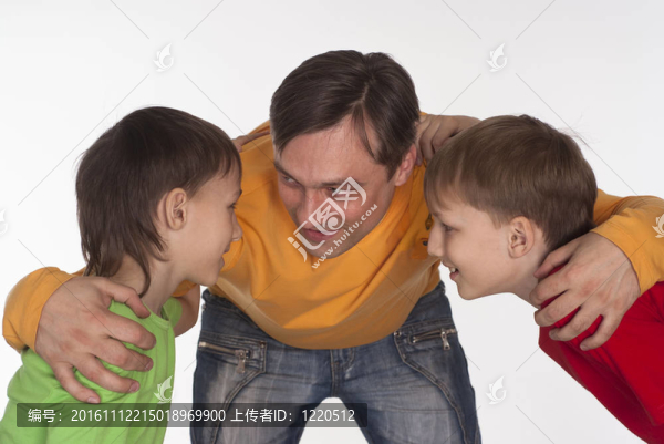 爸爸和兩個兒子