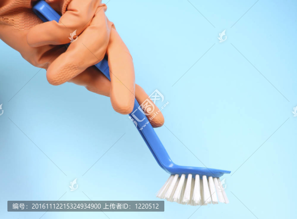用戴著手套的手