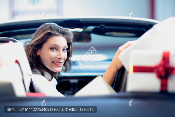 少婦畫像；購(gòu)物；敞篷車；禮品盒