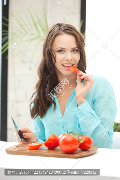 廚房里的漂亮女人