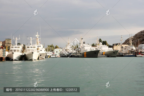 在塞瓦斯托波爾港的俄羅斯海岸警衛(wèi)隊(duì)船只