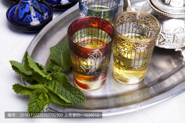 傳統(tǒng)的摩洛哥薄荷錫蘭茶