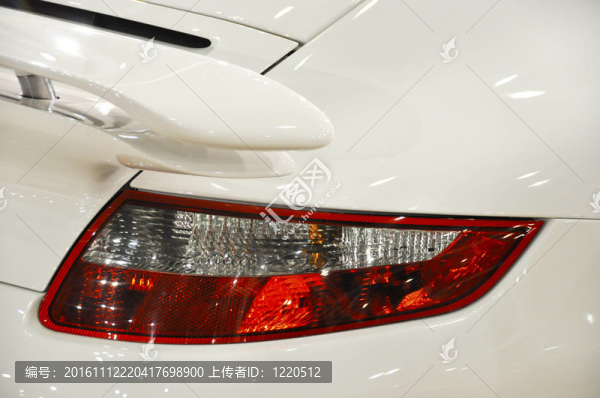 一輛白色跑車的細(xì)節(jié)