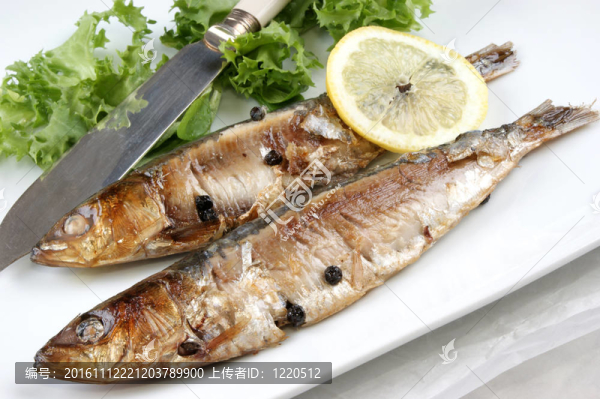 一些剛烤沙丁油魚準(zhǔn)備食物