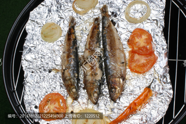 一些剛烤沙丁油魚準備食物