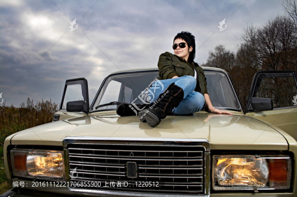 女人與車