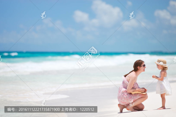 母親和女兒在度假