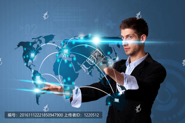 男子按下現(xiàn)代觸摸屏按鈕