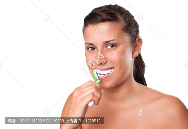 女孩刷牙2
