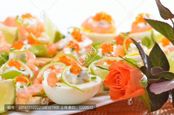 鮭魚和魚子醬點(diǎn)心